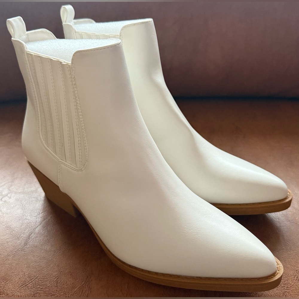 !D!FU White Pointed Toe Chelsea Ankle Boots Block Heel Women’s 8.5 NWOB - Picture 2 of 9